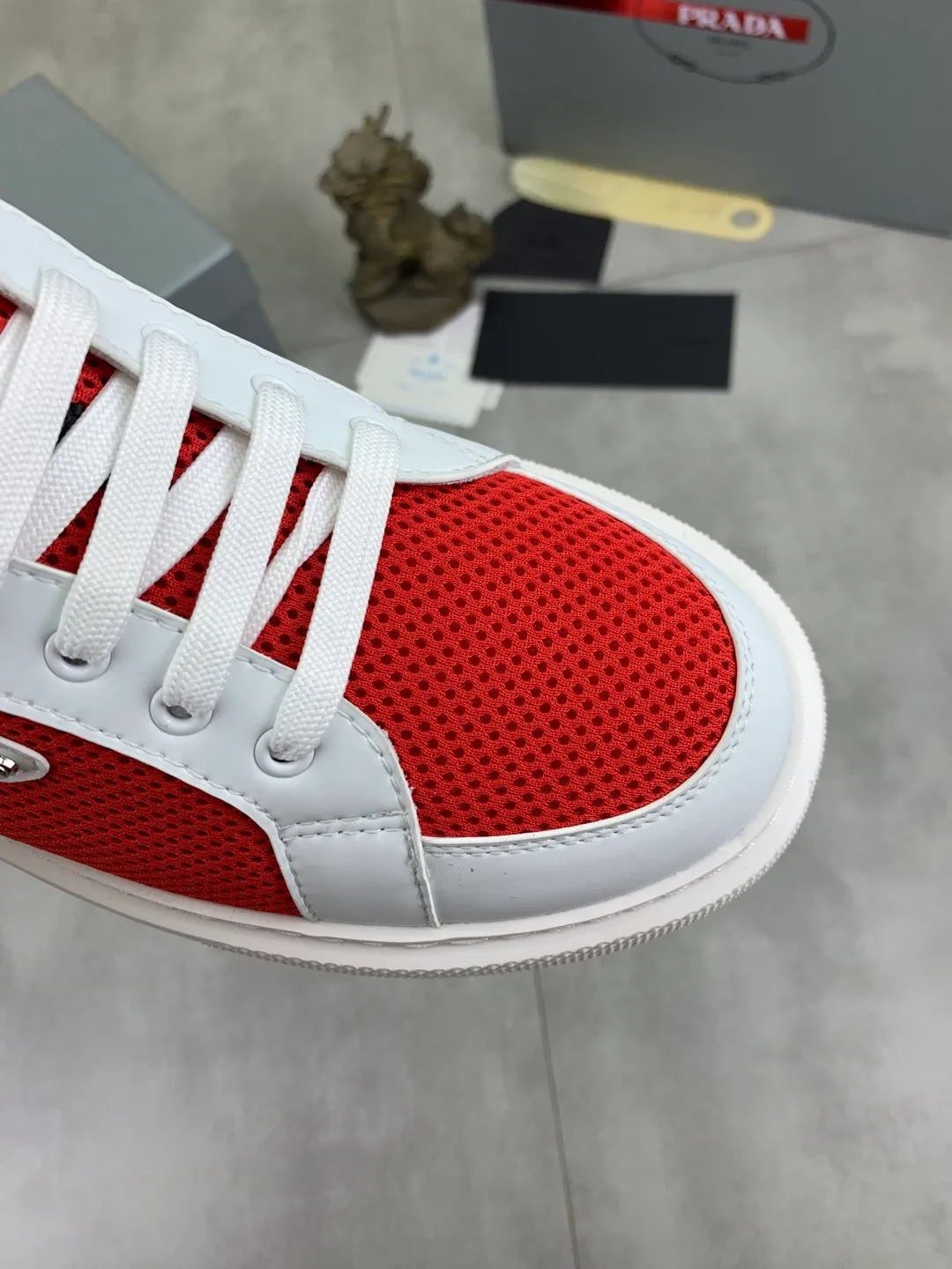 Men's shoes 💰P580💰 [New style] High version official website popular models are on the market, 🆘 Trendy brand (Prada) mainly promotes popular models, avant-garde and versatile fashion men's shoes private version mold opening, cowhide surface splicing 1:1.. Fashionable and simple, original imported cowhide lining cowhide feet; the atmosphere and personality are more fashionable, eye-catching and pursuing class. It will subvert the old idea and be a must-have for fashion trendsetters with you! Must keep it for yourself! Tall and comfortable, large and low, high-end quality workmanship. Size: 38-44 6️⃣colors available.